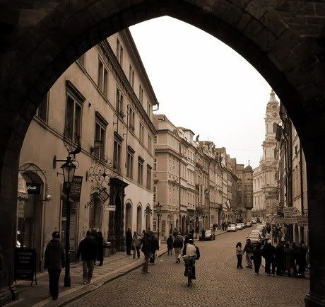 http://i13.photobucket.com/albums/a252/kukugerman-scandinavia/Nov-2005-Czech%20Republic/Prague/Carlsbridge-CastlePrag-1.jpg