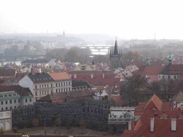 http://i13.photobucket.com/albums/a252/kukugerman-scandinavia/Nov-2005-Czech%20Republic/Prague/view-3.jpg