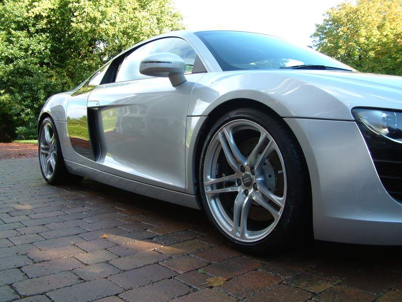 AudiR8043.jpg