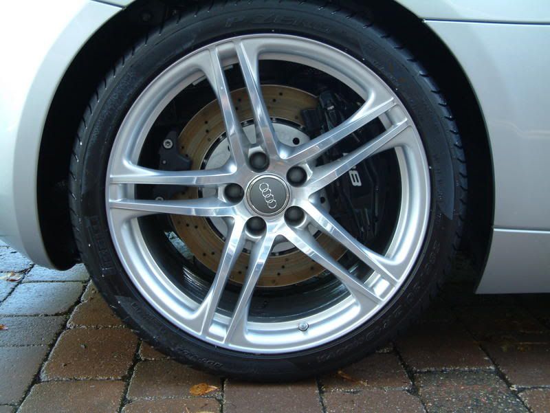 AudiR8045.jpg
