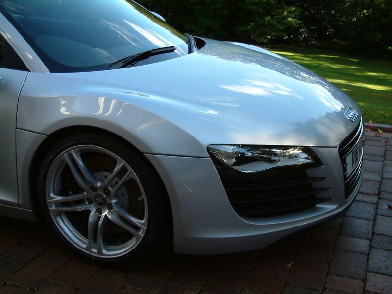 AudiR8052.jpg