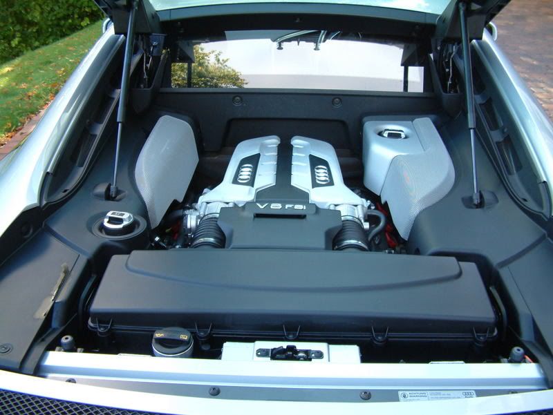 AudiR8055.jpg