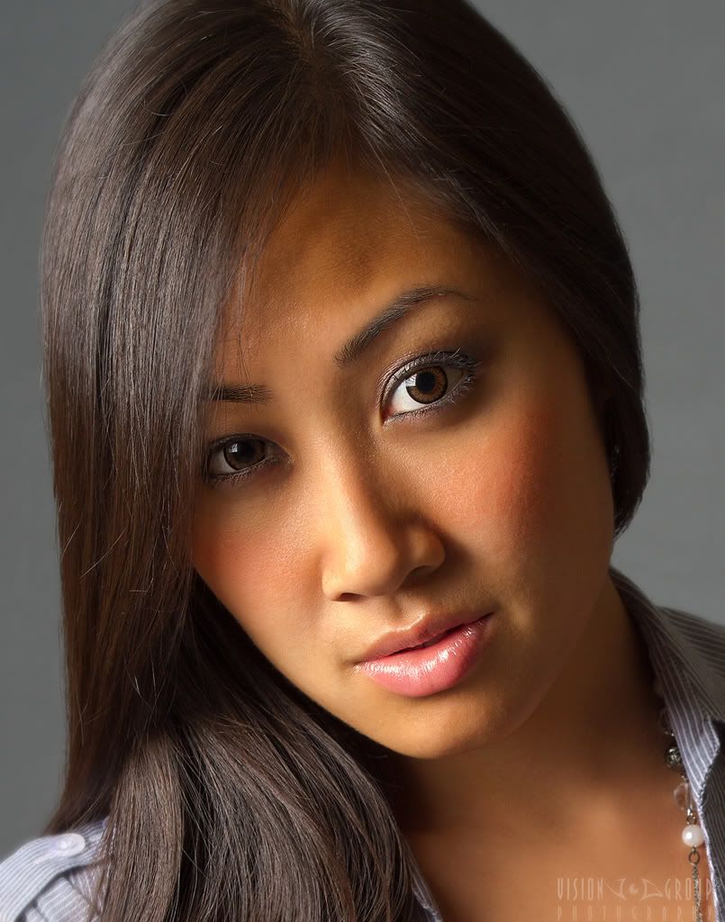 IMAGE: http://i13.photobucket.com/albums/a254/howlercat/POTN/Glamour/Alyssa_2102_Ret.jpg