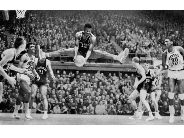 Oscar_Robertson_20100808200943_640_480_zps289697b1.jpg