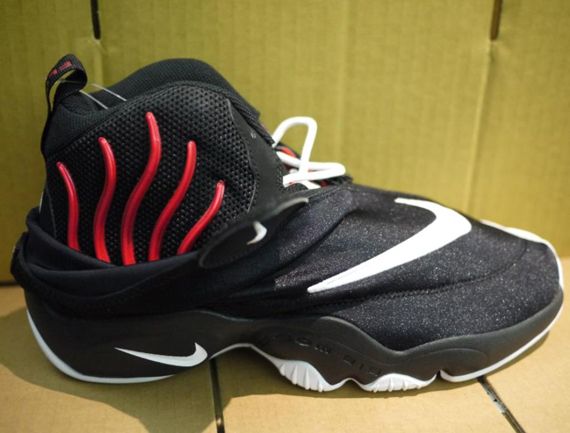 nike-zoom-flight-glove-98-2013-retro-release-1_zps24c09233.jpg