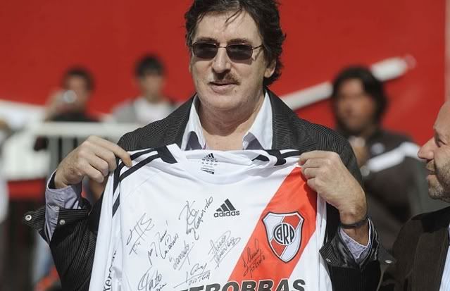 river plate logo. celebrities of River Plate