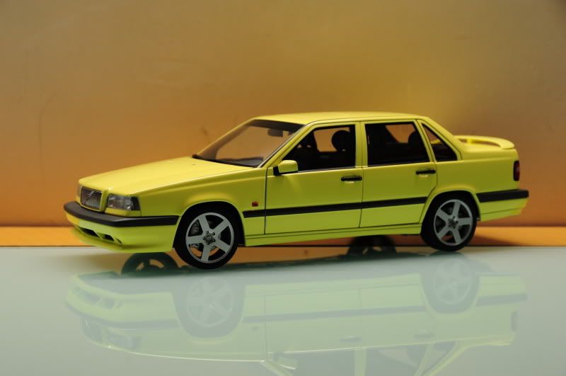 118 Autoart 1995 Volvo 850 T5R In Yellow
