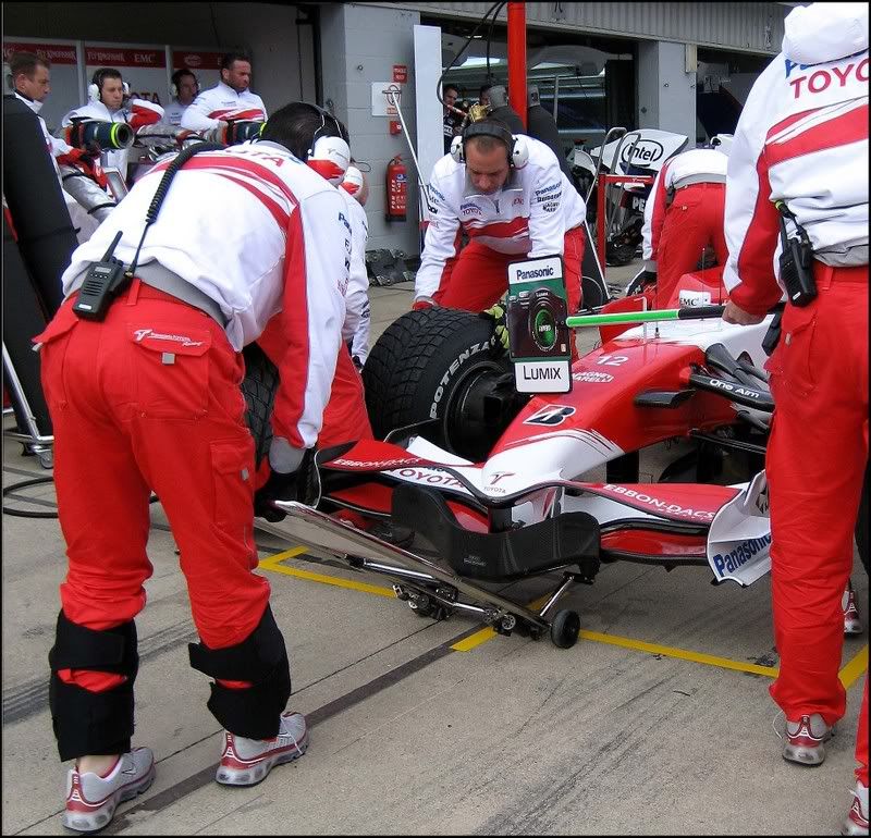 IMAGE: http://i13.photobucket.com/albums/a262/bakergt40/f1practise027c.jpg