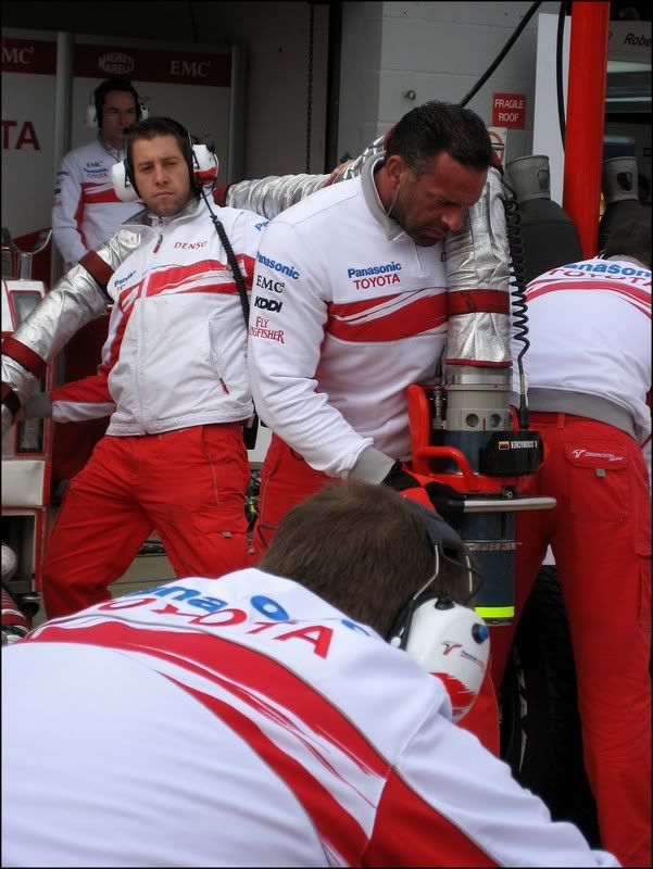 IMAGE: http://i13.photobucket.com/albums/a262/bakergt40/f1practise031c.jpg