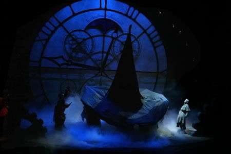 re: Where's the Giant Black hat in Wicked?