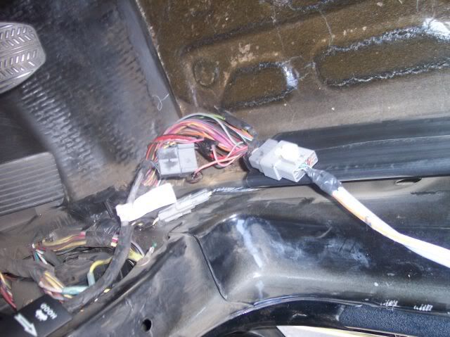 hook up subwoofers to factory radio 2014-8-4 can i add a subwoofer and amp to the factory deck unit in order to hook up the loc yellow wire to the 12v constant wire from the factory radio. hook up subwoofers to factory radio 2014-8-4 can i add a subwoofer and amp to the factory deck unit in order to hook up the loc yellow wire to the 12v constant wire from the factory radio.