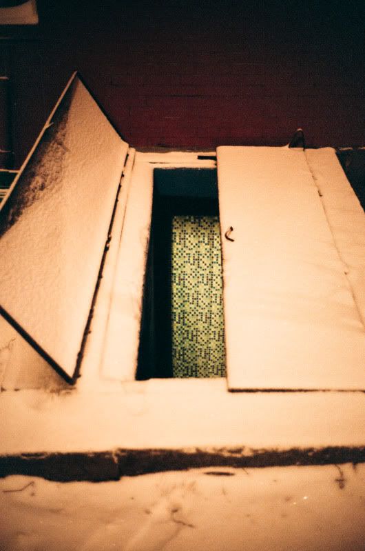 IMAGE: http://i13.photobucket.com/albums/a270/sebmour/studio4fun-12.jpg