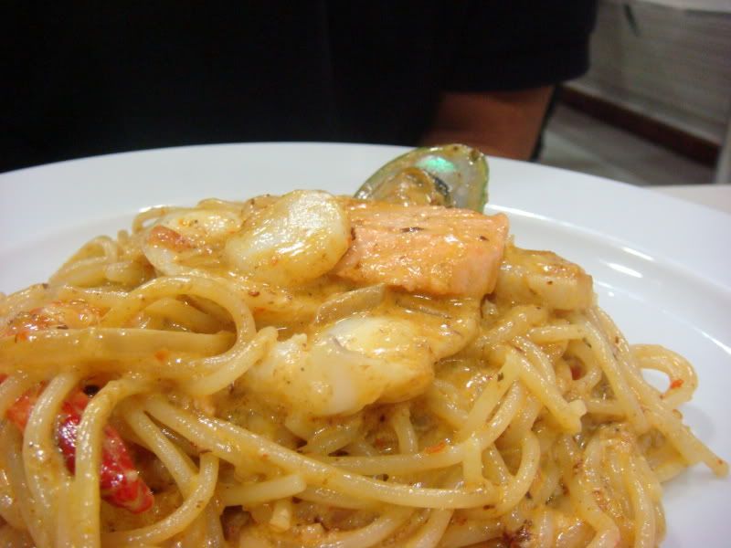 laksa pasta. Seafood Laksa Cream Spaghetti