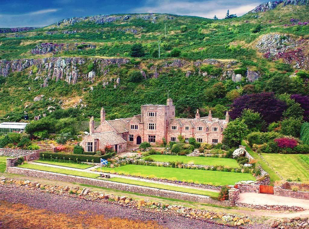 WeeCumbrae1.jpg