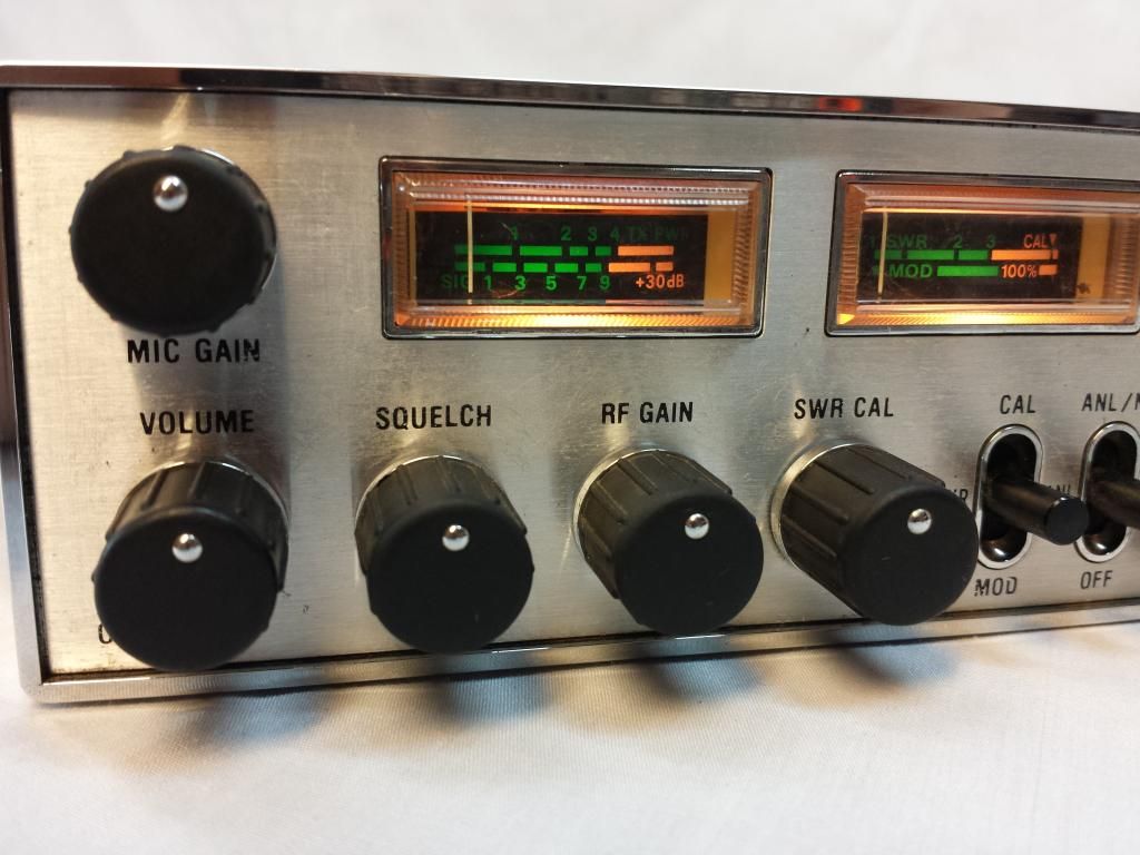 Uniden Trucker PTC104 40 Channel Tranceiver CB Radio with Microphone eBay