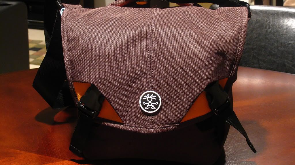 IMAGE: http://i13.photobucket.com/albums/a279/iMryanmac/camera%20gear/bags/b9c03229.jpg