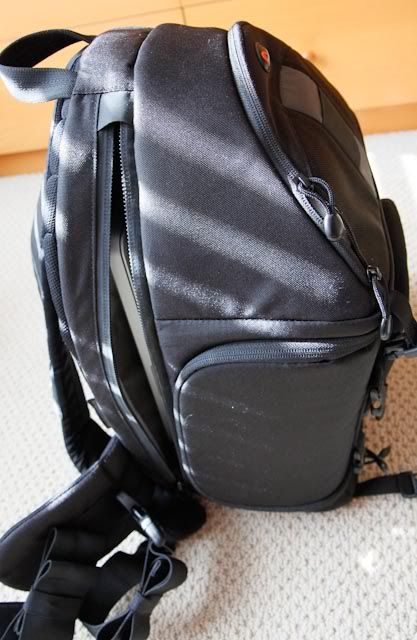 IMAGE: http://i13.photobucket.com/albums/a279/iMryanmac/camera%20gear/bags/the%204/_MG_3855.jpg