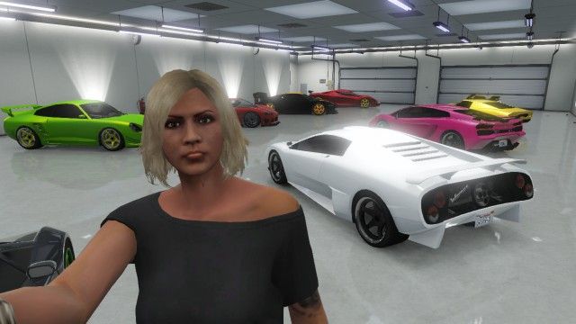 ellie_infernus_garage_selfie.jpg
