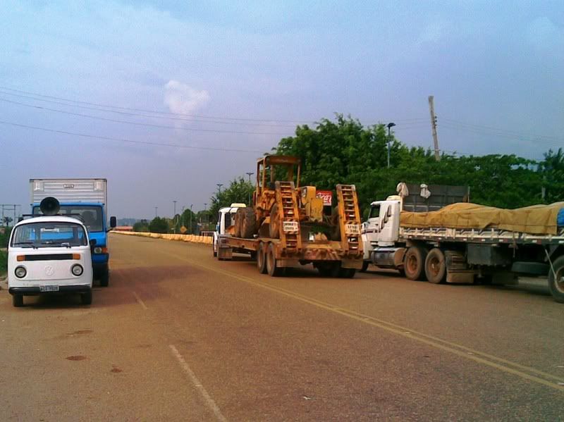 RoadsidetrafficIracemaBR174.jpg