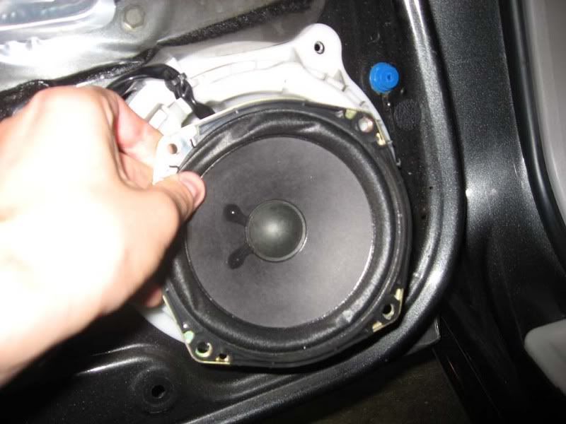 2005 Nissan maxima door speakers