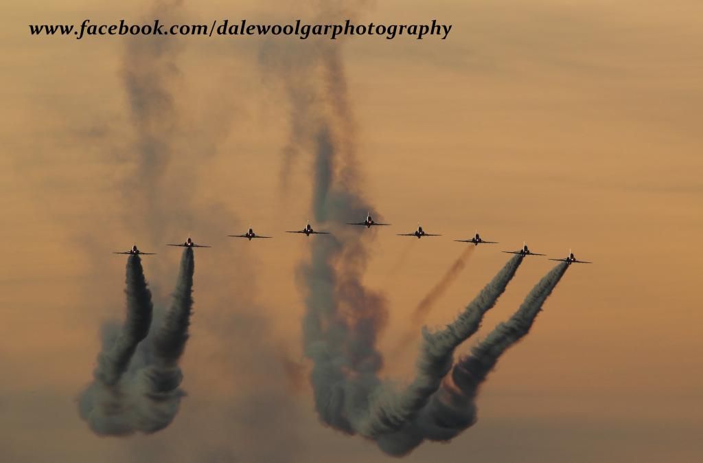 IMAGE: http://i13.photobucket.com/albums/a291/D4le/red%20arrows/flyby21_zps35f8f36c.jpg