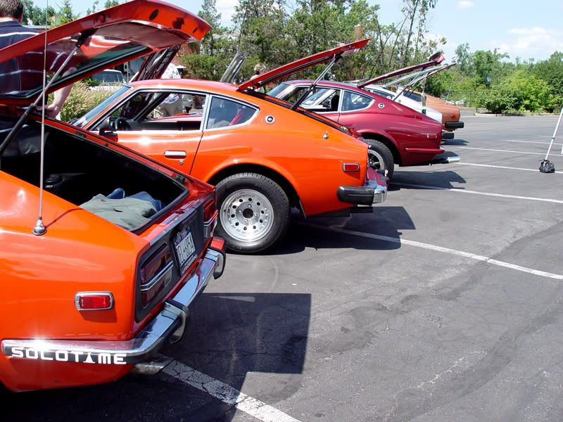 http://i13.photobucket.com/albums/a293/KCuv/datsuns.jpg