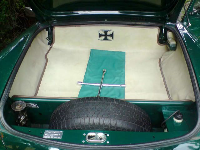 http://i13.photobucket.com/albums/a293/gherbert/car/selling%20car/P250609_125901.jpg