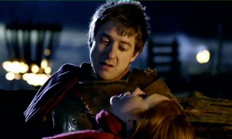 An Auton Rory holds the lifeless body of Amy Pond.