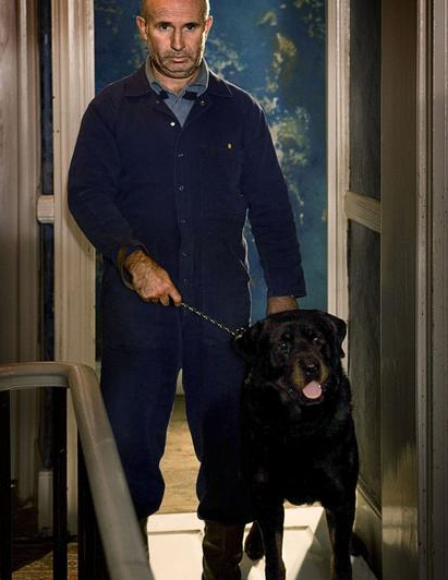 Prisoner Zero disguised as a Man and his Dog.