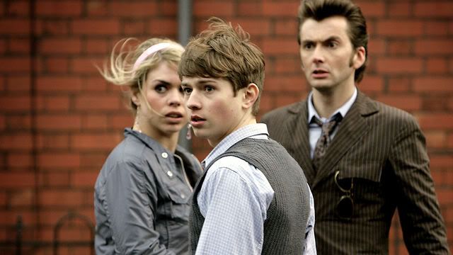 The Doctor, Rose and Tommy in The Idiot's Lantern
