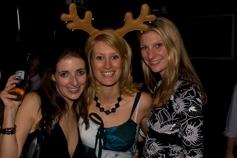 IMAGE: http://i13.photobucket.com/albums/a294/peteghia/2006_cmck_xmas_party/IMG_4415.jpg