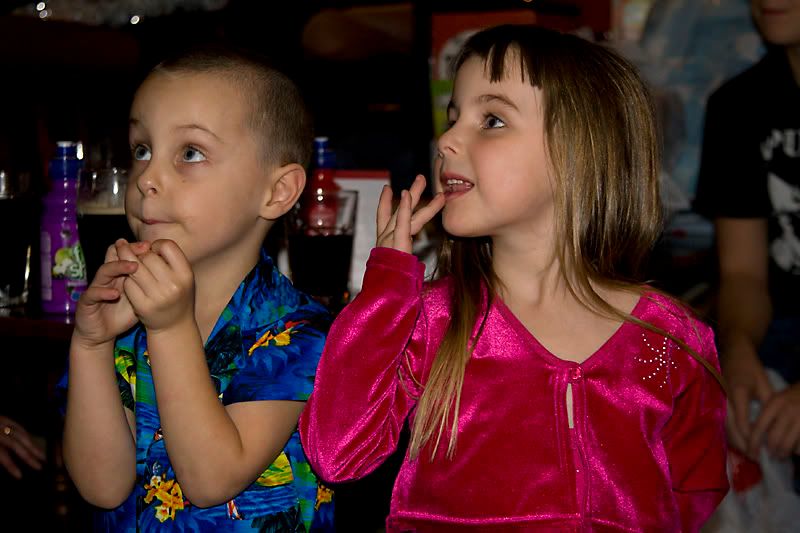 IMAGE: http://i13.photobucket.com/albums/a294/peteghia/STOC%20Xmas%202006/IMG_4295.jpg