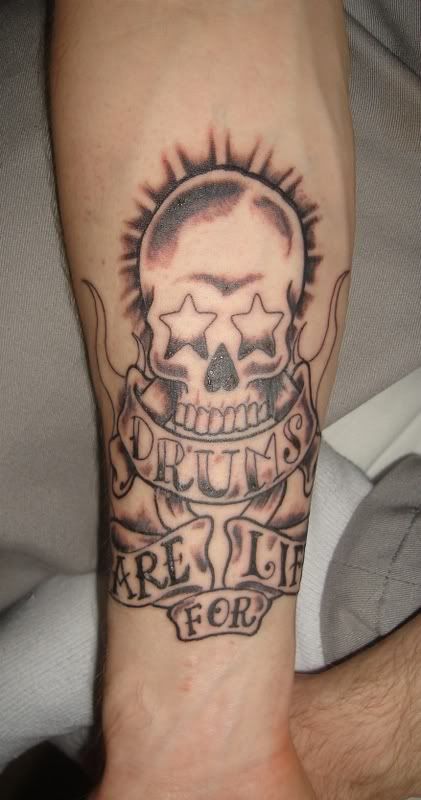 skull tattoo on leg-957