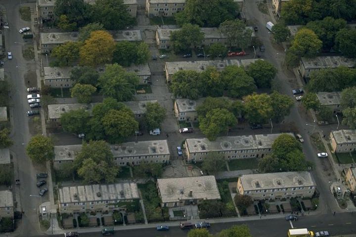 cabrini green pictures. his car at Cabrini-Green.