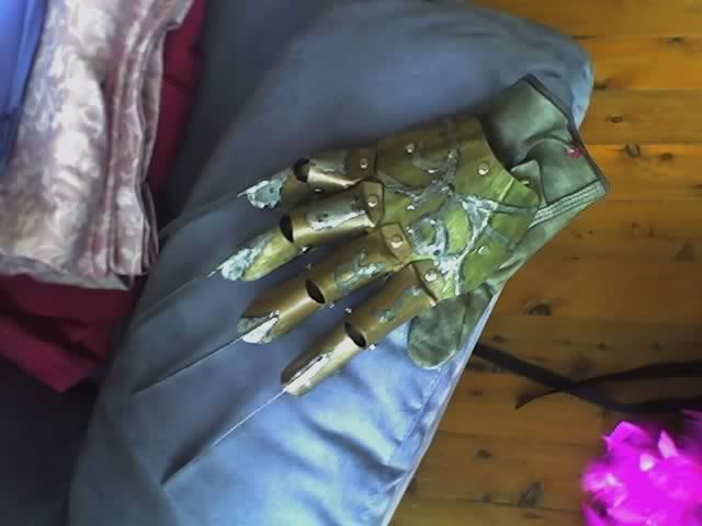 [Image: glove1.jpg]