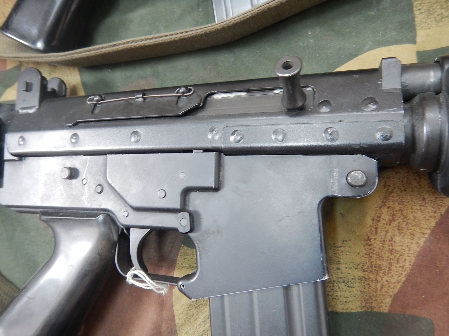 Interesting study: Belgian ArmyFN FNC battle rifle, accessoiries ...